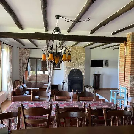 Robles 5 Estrellas De Calidad * Colmenar de Montemayor