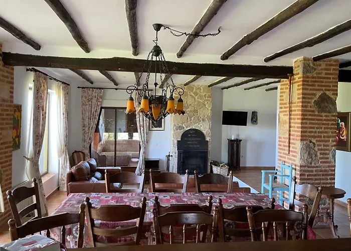 Robles 5 Estrellas De Calidad * Colmenar de Montemayor